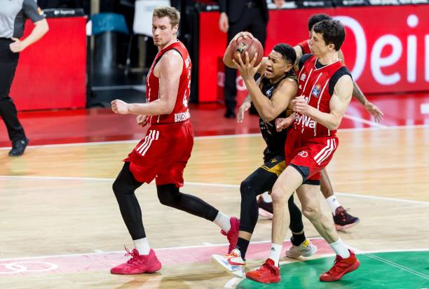 并围绕其构 并围绕其构